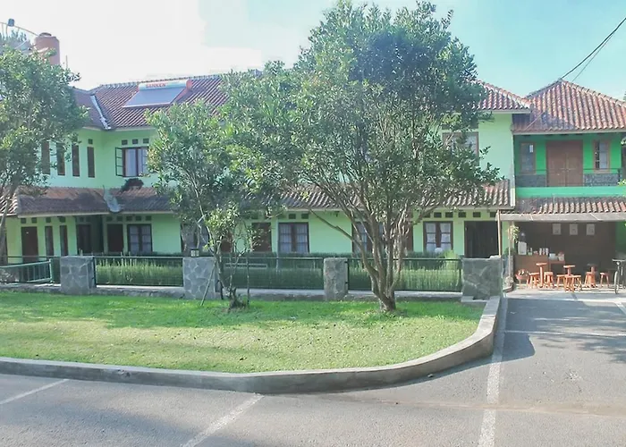Urbanview Hotel Syariah Graha Atmadja Lembang By Reddoorz Cikareumbi