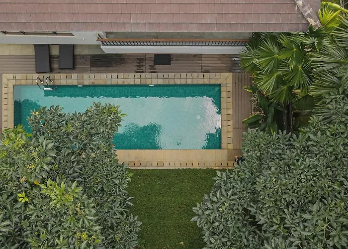 Oyama City View Villa 4 Bedrooms With A Private Heated Swimming Pool And A Billiard Table Bandung met een Zwembad