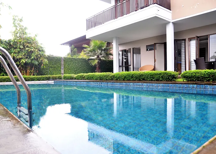 Morning Glory Mountain View Villa 4 Bedrooms With A Private Heated Swimming Pool Bandung met een Zwembad