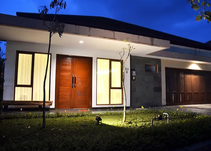 Tulip Hill View Villa 6 Bedrooms With A Private Heated Swimming Pool And A Movie Room Bandung met een Zwembad