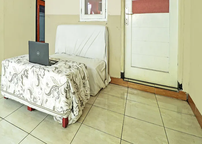 Oyo Life 91589 Bunda Homestay Syariah Bandung